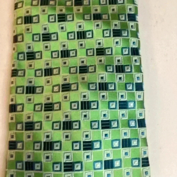 City of London 100% Silk Geometric pattern green and black Neck Tie - Picture 6 of 6
